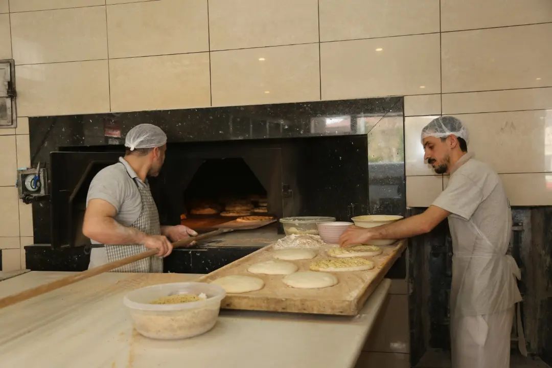 200 derece ateş başında ekmek pişiren fırıncı esnafı, vatandaşın ekmek