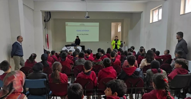 Erzincan’da polis ekipleri tarafından, ‘Güvenli Okul Güvenli Gelecek’ projesi çerçevesinde