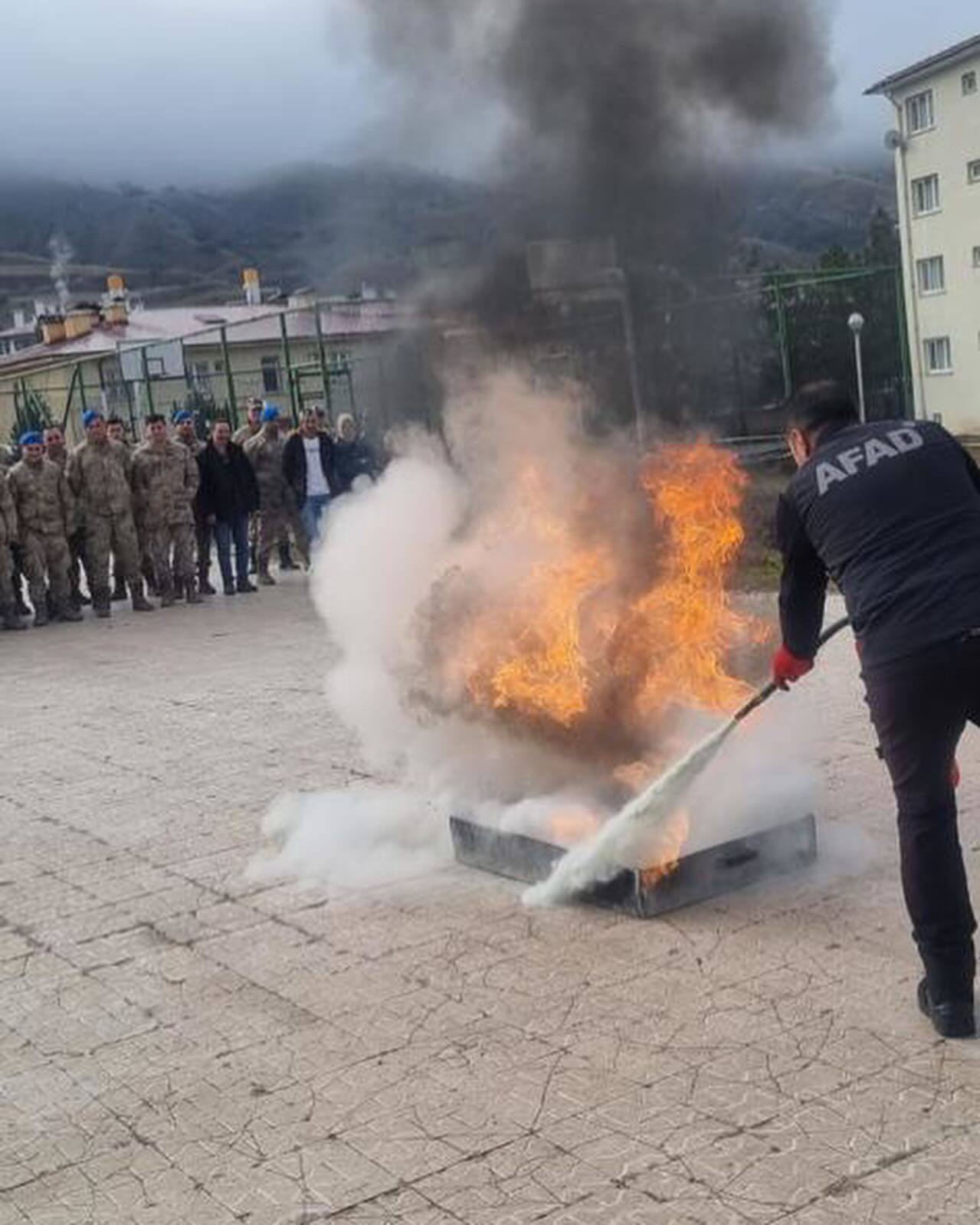 Kemah Kaymakamlığınca planlanan Afet Farkındalık eğitimleri İl AFAD  Müdürlüğü Personelleri