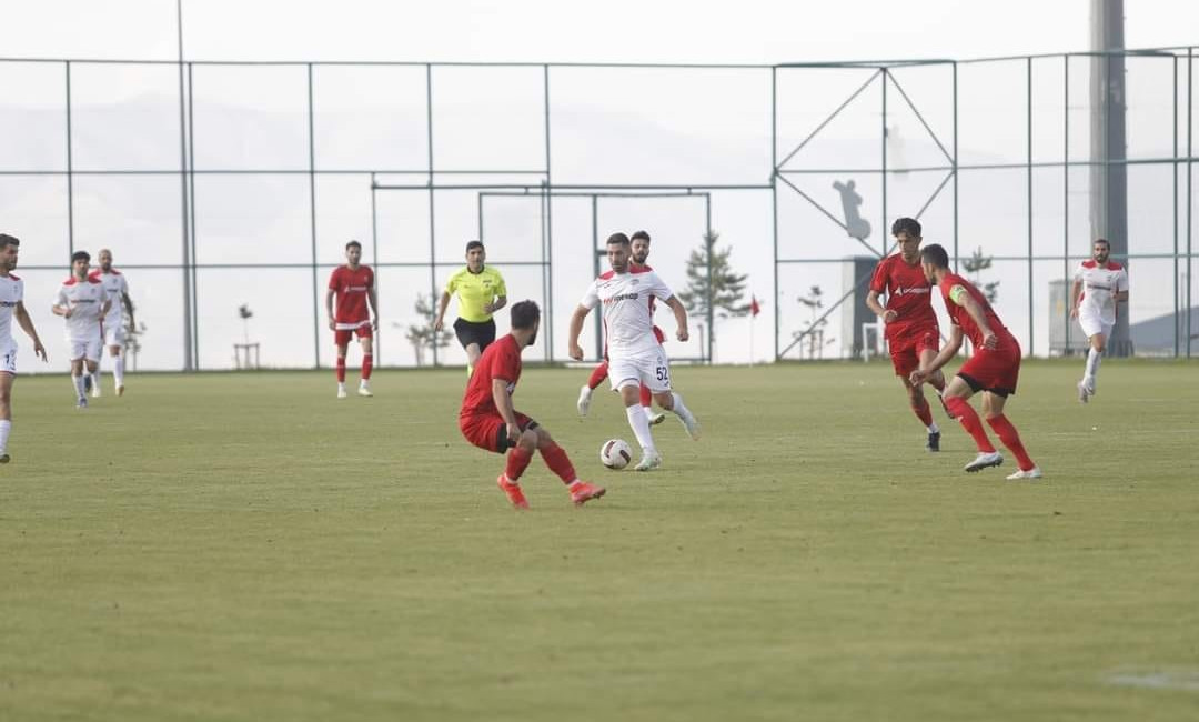 24Erzincanspor Teknik Direktörü Bülent Akan, Erzurum kampıyla ilgili değerlendirmelerde bulundu.