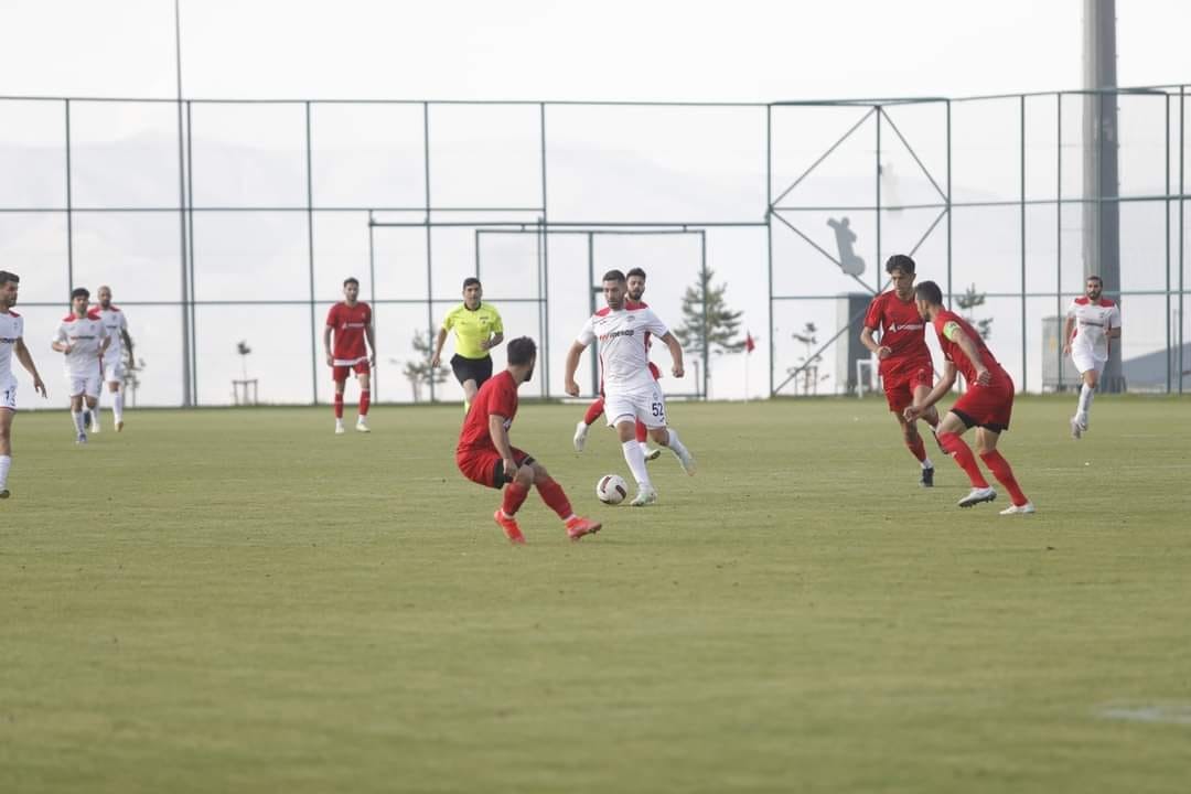 24Erzincanspor Teknik Direktörü Bülent Akan, Erzurum kampıyla ilgili değerlendirmelerde bulundu.