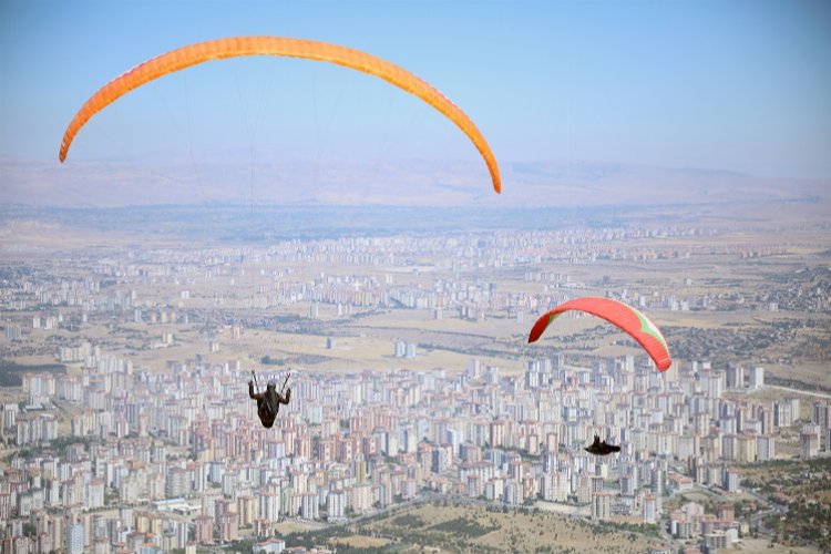 Kayseri'nin Talas Belediyesi tarafından Hava Sporları Federasyonu ile birlikte düzenlenen