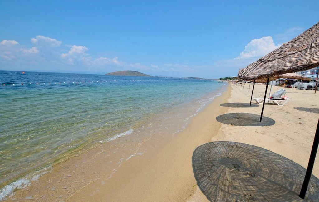 Avşa Adası; Türkiye'nin gözde tatil noktalarından biri olarak 1960'lı yıllardan günümüze