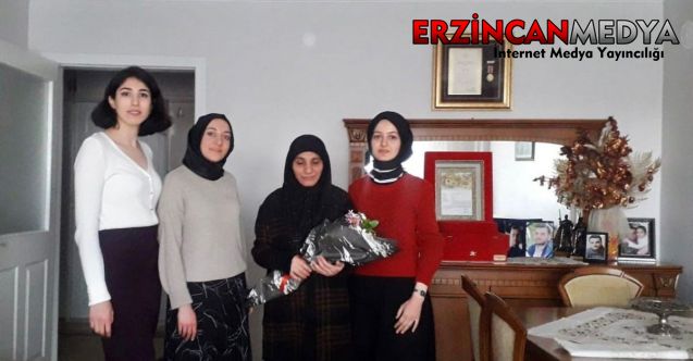 Erzincan Barosuna mensup avukatlar şehit ailesini ziyaret etti.