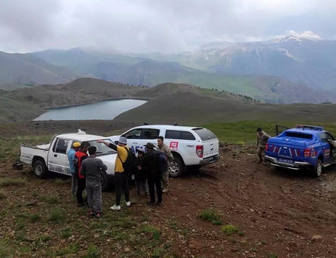 Aygır Gölünde mahsur kalan 5 kişi kurtarıldı