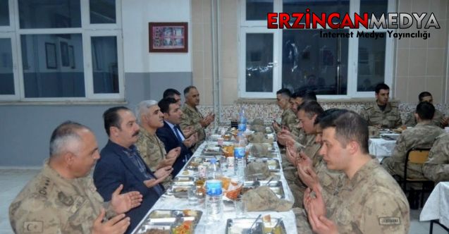 Refahiye Belediye Başkanı Çakmak Paçacı, iftarını Gümüşakar Jandarma Karakol personeli