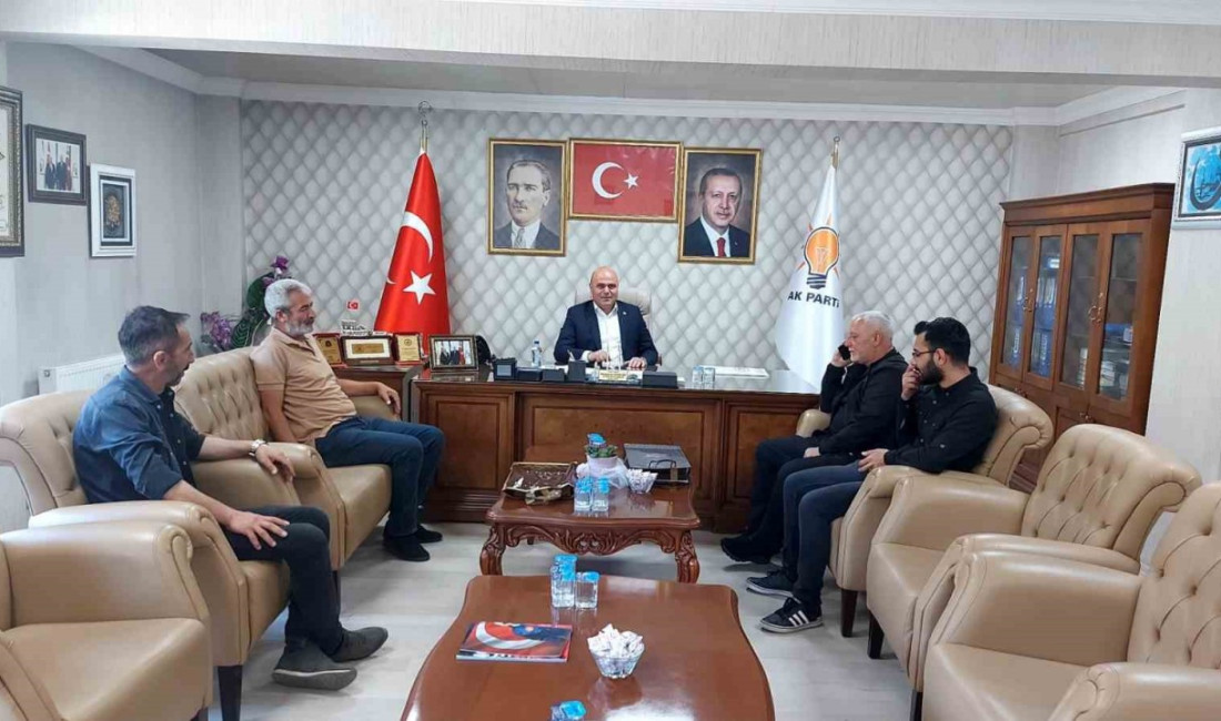 AK Parti Kars il Başkanı Muammer Sancar, vatandaşlarla bir araya