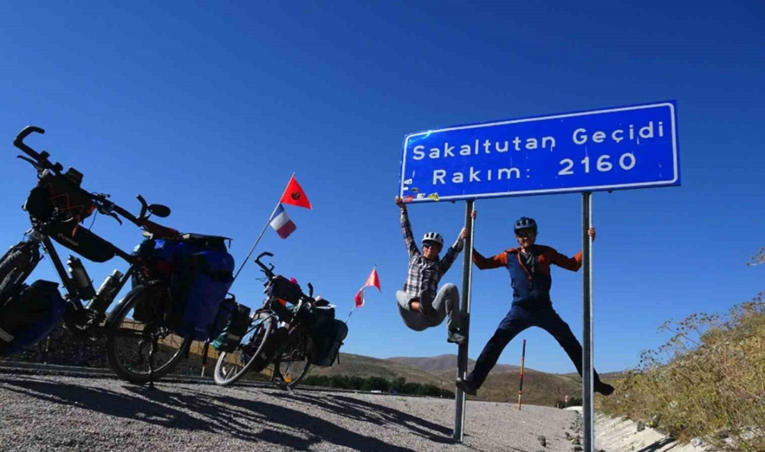 Fransa’dan bisikletle yola çıkan Fransız çift, yaklaşık 6 bin kilometre