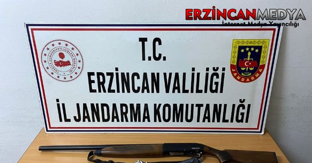 Erzincan’da jandarmanın düzenlediği operasyonda çalıntı silahlar ele geçirildi.