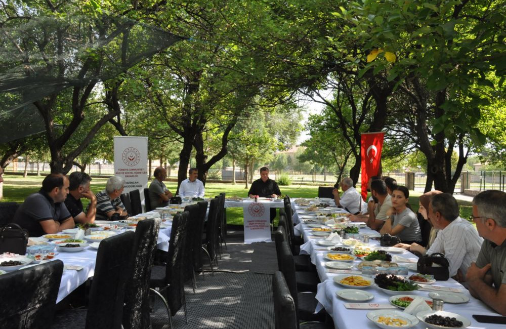 Erzincan Aile ve Sosyal Hizmetler İl Müdürü Serdar Demirci, basın