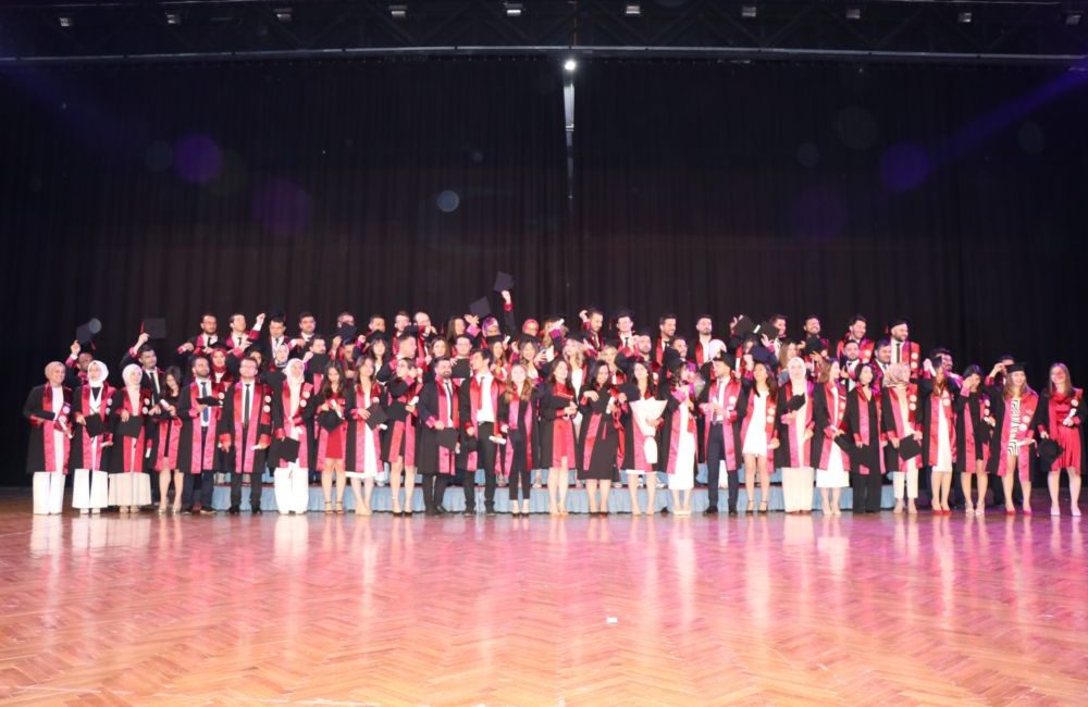 Erzincan Binali Yıldırım Üniversitesi  Tıp Fakültesinde 75  öğrenci, mesleklerine ilk