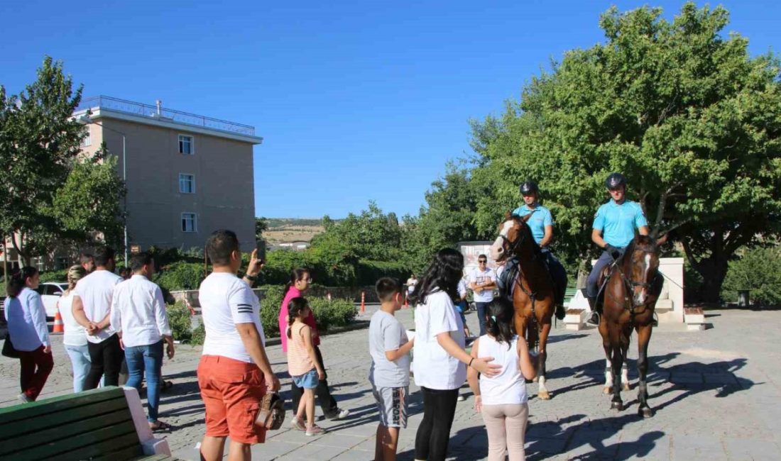 ELAZIĞ’IN TARİHİ HARPUT MAHALLESİ’NDE ATLI JANDARMA BİRLİĞİ GÖREVE BAŞLADI