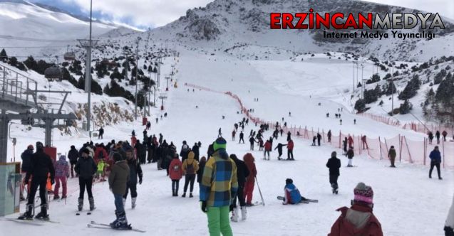 Erzincan’daki Ergan Dağı Kayak Merkezinde hafta sonu yoğunluğu yaşandı. Vatandaşlar