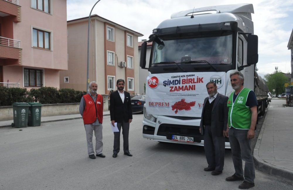 Afet bölgesindeki depremzedelere ulaştırılmak üzere Erzincan İnsan Hak ve Hürriyetleri