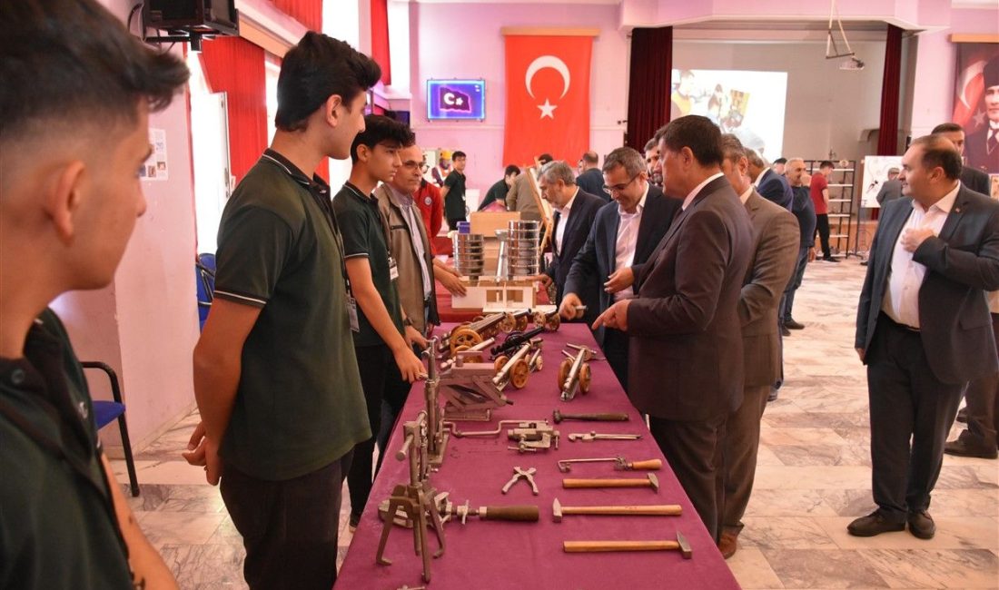 Erzincan Mesleki ve Teknik Anadolu Lisesi yıl sonu sergisi düzenlendi.