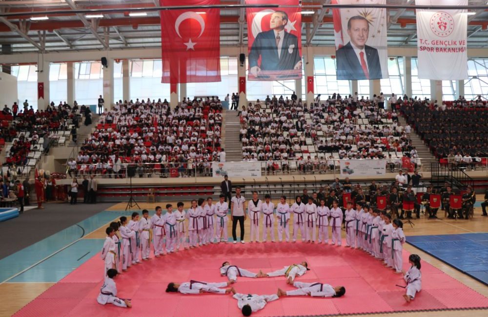 19 Mayıs Atatürk'ü Anma, Gençlik ve Spor Bayramı Erzincan’da coşkuyla