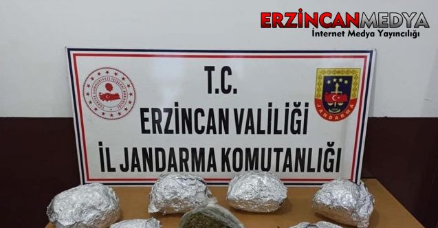 Erzincan İl Jandarma Komutanlığı ekiplerince yolcu otobüsünde seyahat eden bir