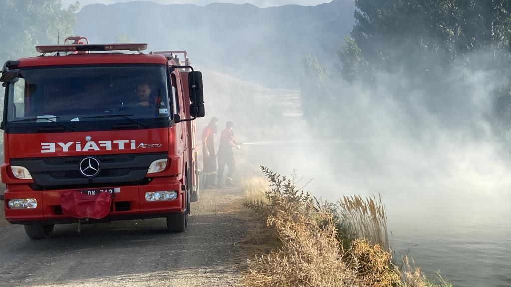 Erzincan’da bir çok noktada arazi yangını