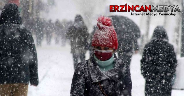 Erzincan’da aralıklı kar yağışı sürüyor.