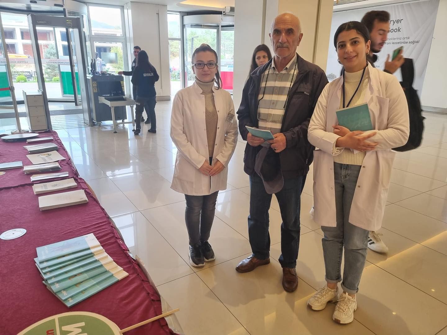 Erzincan’da sağlıkçılar vatandaşı bilgilendiriyor