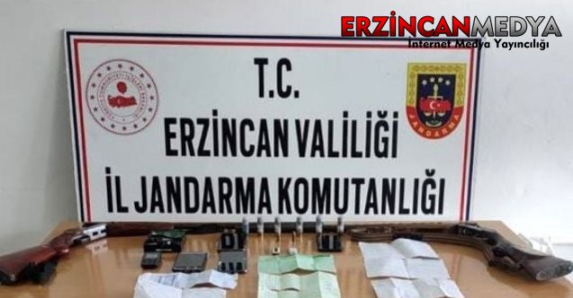 Erzincan’da düzenlenen operasyonda tefecilik suçunu işledikleri iddiasıyla yakalanan 4 kişiden