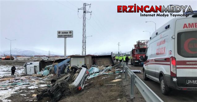 Erzincan’da tır ile otomobilin çarpışması sonucu meydana gelen kazada 2