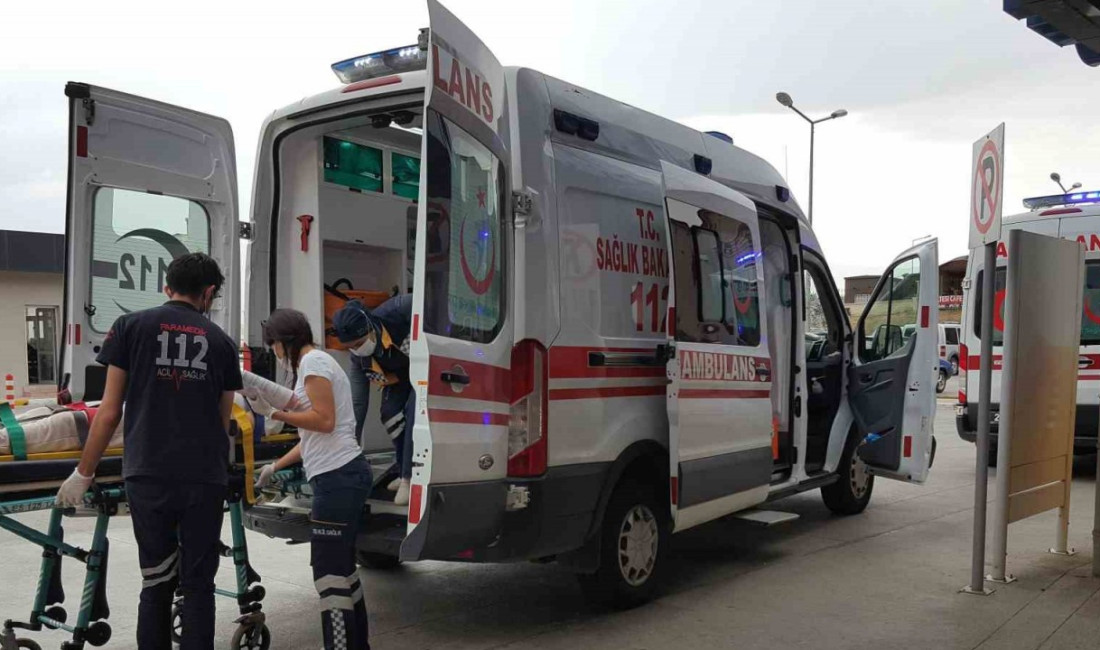 Erzincan’da otomobilin şarampole uçması sonucu meydana gelen trafik kazasında 4