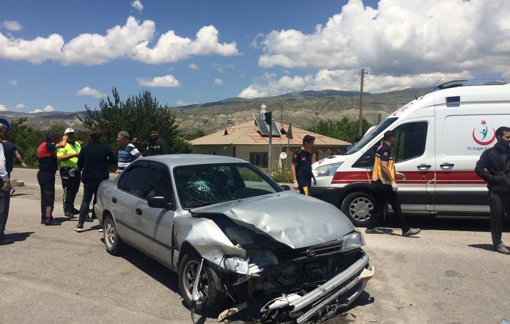 Erzincan’da ki aracın çarpışması sonucu meydana gelen kazada 1 ‘i