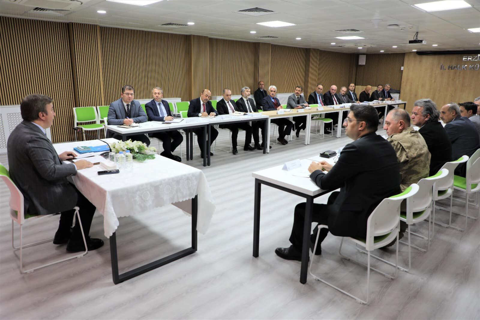 Erzincan’da vali yardımcıları ve birim amirlerinin katılımıyla toplantı düzenlendi