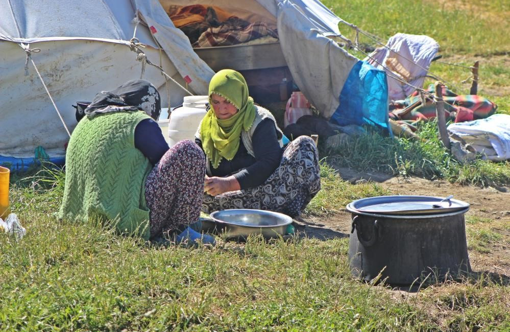 Erzincan’da yaz aylarından yüksek rakımlı yaylalara çıkan göçerler zor hayat