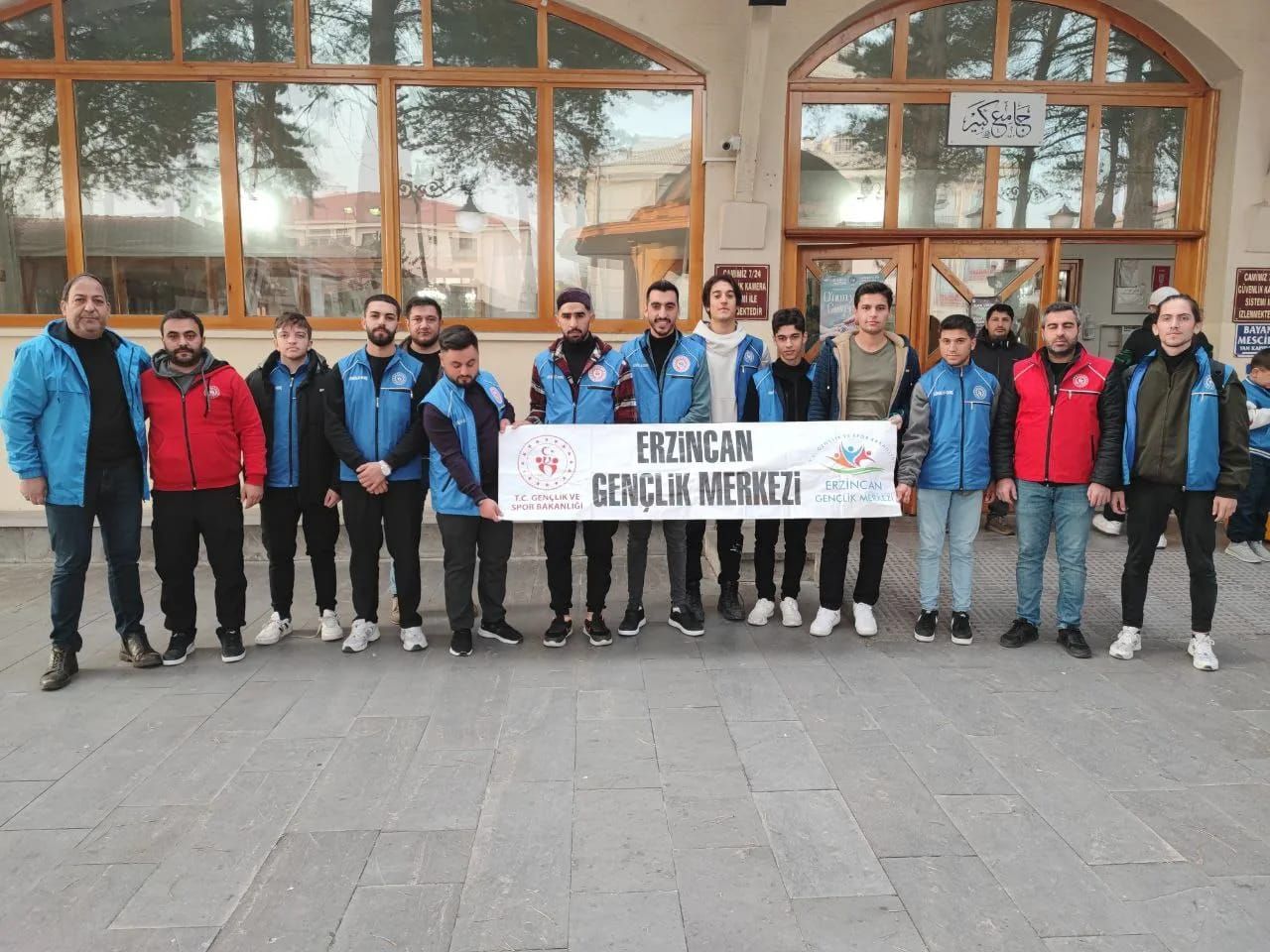 Erzincan’da sabah namazı sonrasında Filistinliler için dua edildi.