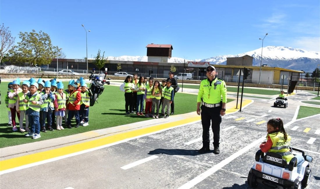 1-7 Mayıs tarihleri arasında kutlanan Trafik Haftası etkinlikleri çerçevesinde Erzincan