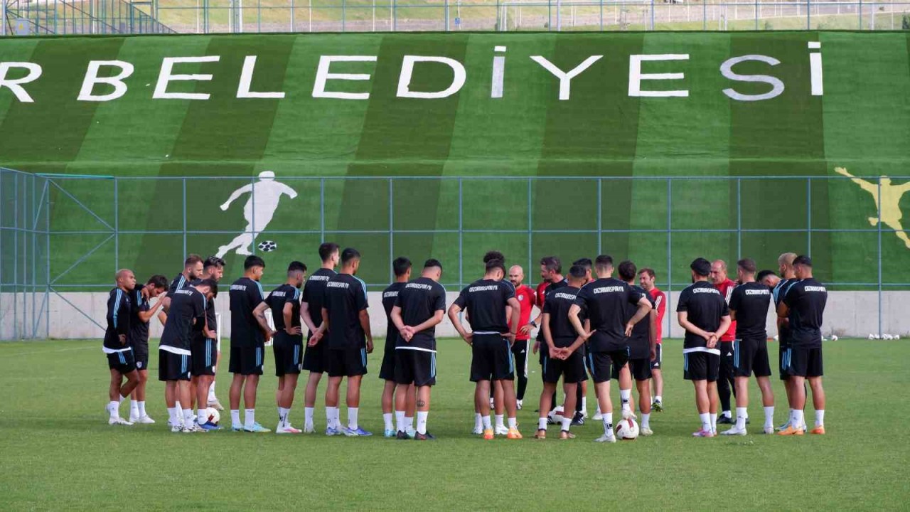 TRENDYOL 1. LİG EKİPLERİNDEN ERZURUMSPOR'DA HAZIRLIKLAR SÜRÜYOR