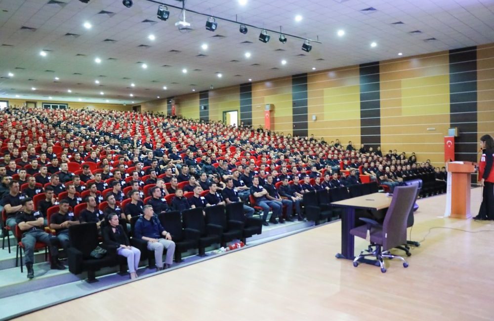 Erzincan Polis Meslek Eğitim Merkezi Müdürlüğünde eğitim gören öğrencilere Kadına