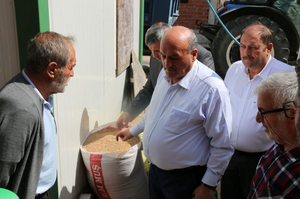 Erzincan Milletvekili  Süleyman Karaman, TMO çalışanlarıyla da bir araya gelerek,