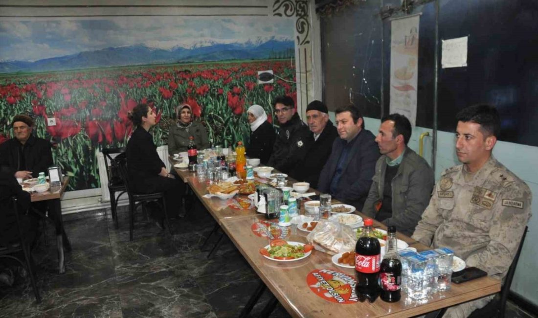 Muş’un Bulanık Kaymakamı Oğuzhan Ocak, şehit aileleri ve gazilerle iftar