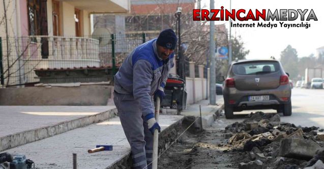 Erzincan’da kış sezonu boyunca tahrip olan kaldırım ve yollarda tadilat