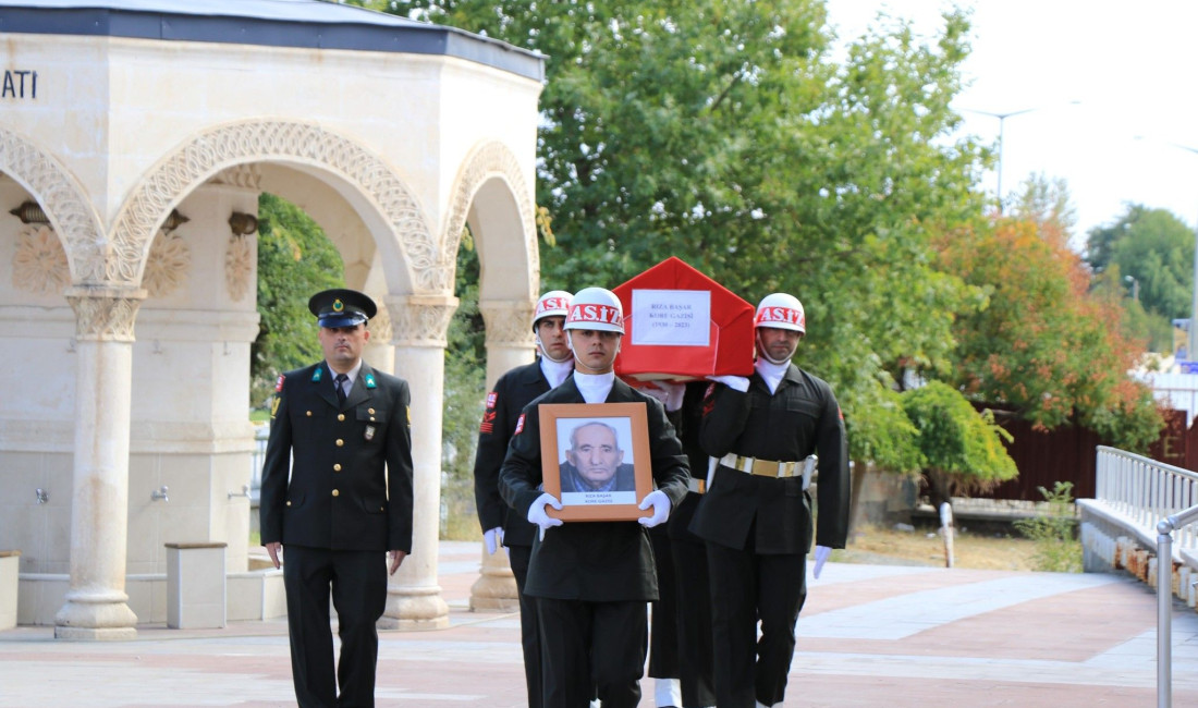 Erzincan’da hayatını kaybeden Kore gazisi Rıza Başar, düzenlenen törenle son