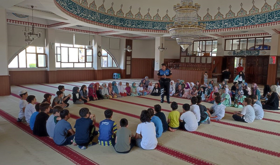 Erzincan’da Toplum Destekli Polislik Şube Müdürlüğü ekipleri Kur’an kursu öğrencilerine