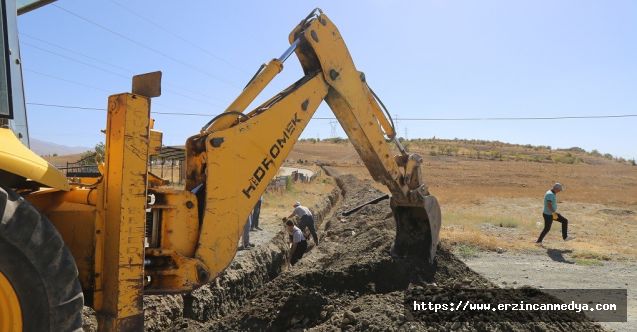 Erzincan Belediyesi, şehrin her bölgesinde birçok alanda sürdürdüğü çalışmalarına aralıksız