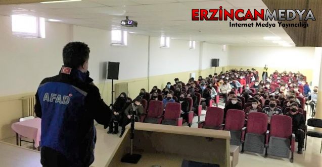 Erzincan Afet ve Acil Durum Müdürlüğü (AFAD) ekipleri, lise öğrencilerine