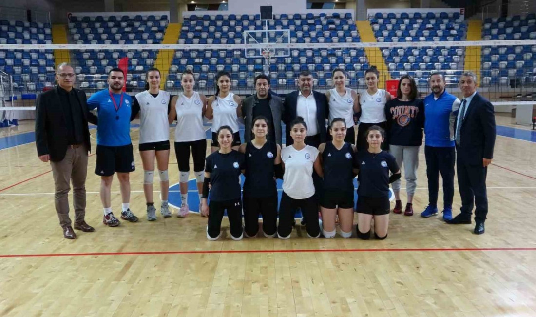 Geçen sezon Galip Demirel Ortaokulu olarak Voleybol 2. Ligi’nde başarılı