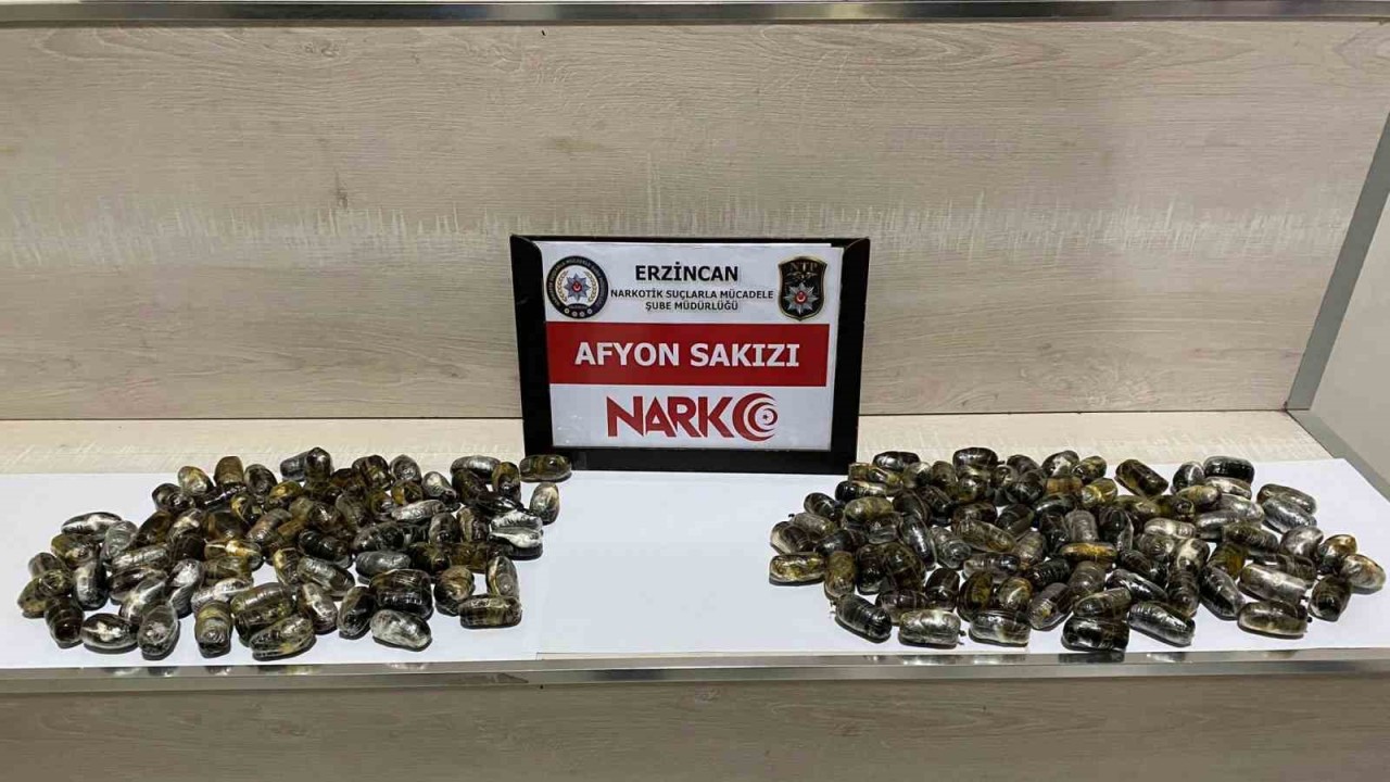 Erzincan polisinin uyuşturucu madde kuryeliği yapan şahıslara yönelik düzenlediği operasyonda,