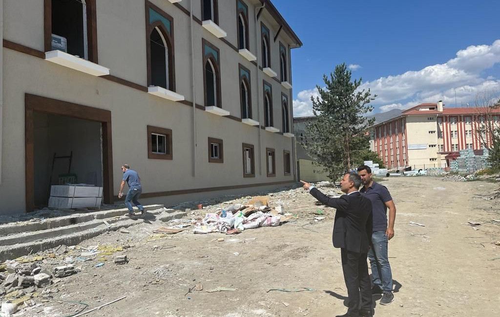 Erzincan’da yapımı hızla devam eden öğretmenevinde  inşaat hızla yükseliyor.