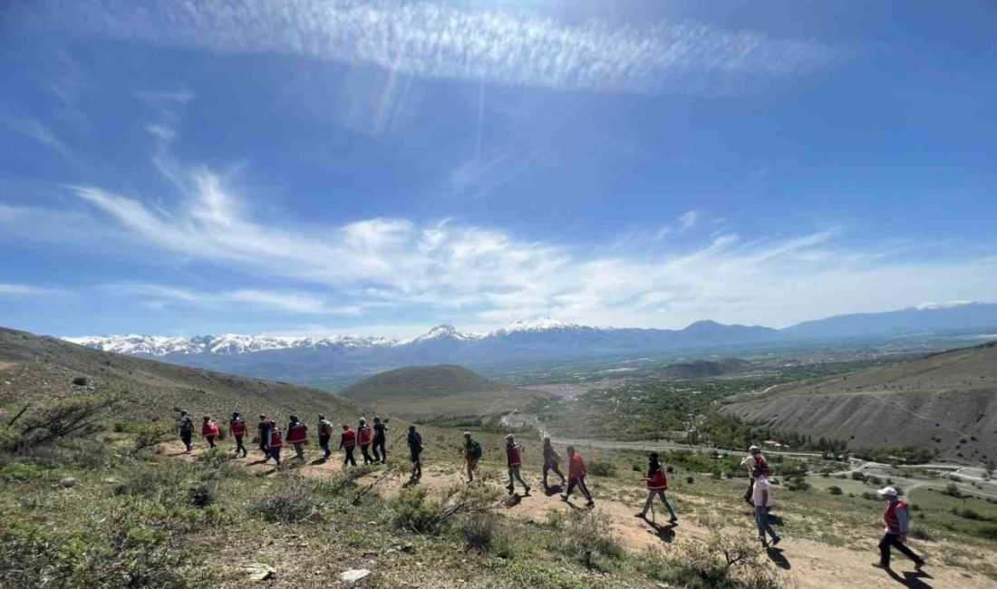 ERZİNCAN'DA MEB AKUB ÜYESİ ÖĞRETMENLER 19 MAYIS RUHU İÇİN 19