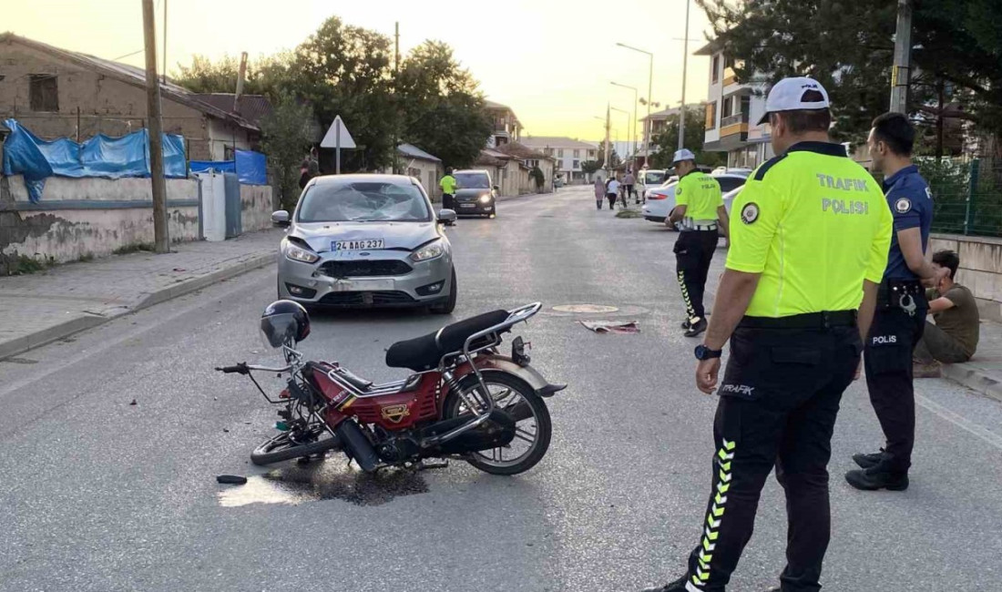 Erzincan’da otomobil ile motosikletin