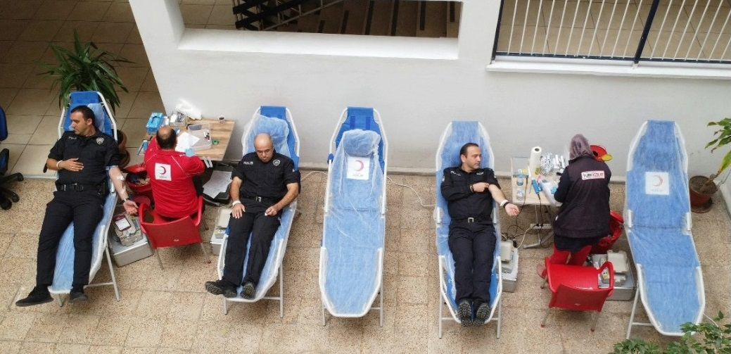 Polis Ekipleri  Kızılay’a Kan Bağışında Bulundular