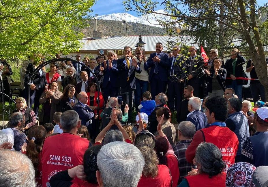 CHP Erzincan Milletvekili adayı Mustafa Sarıgül, seçim çalışmaları kapsamında il