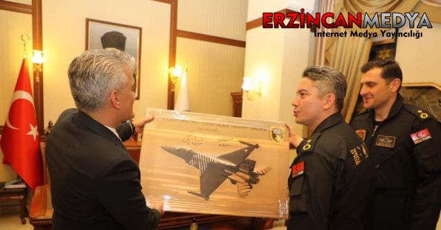 SOLOTÜRK F-16 Gösteri ekibi, Erzincan Valisi Mehmet Makas’ı ziyaret etti.