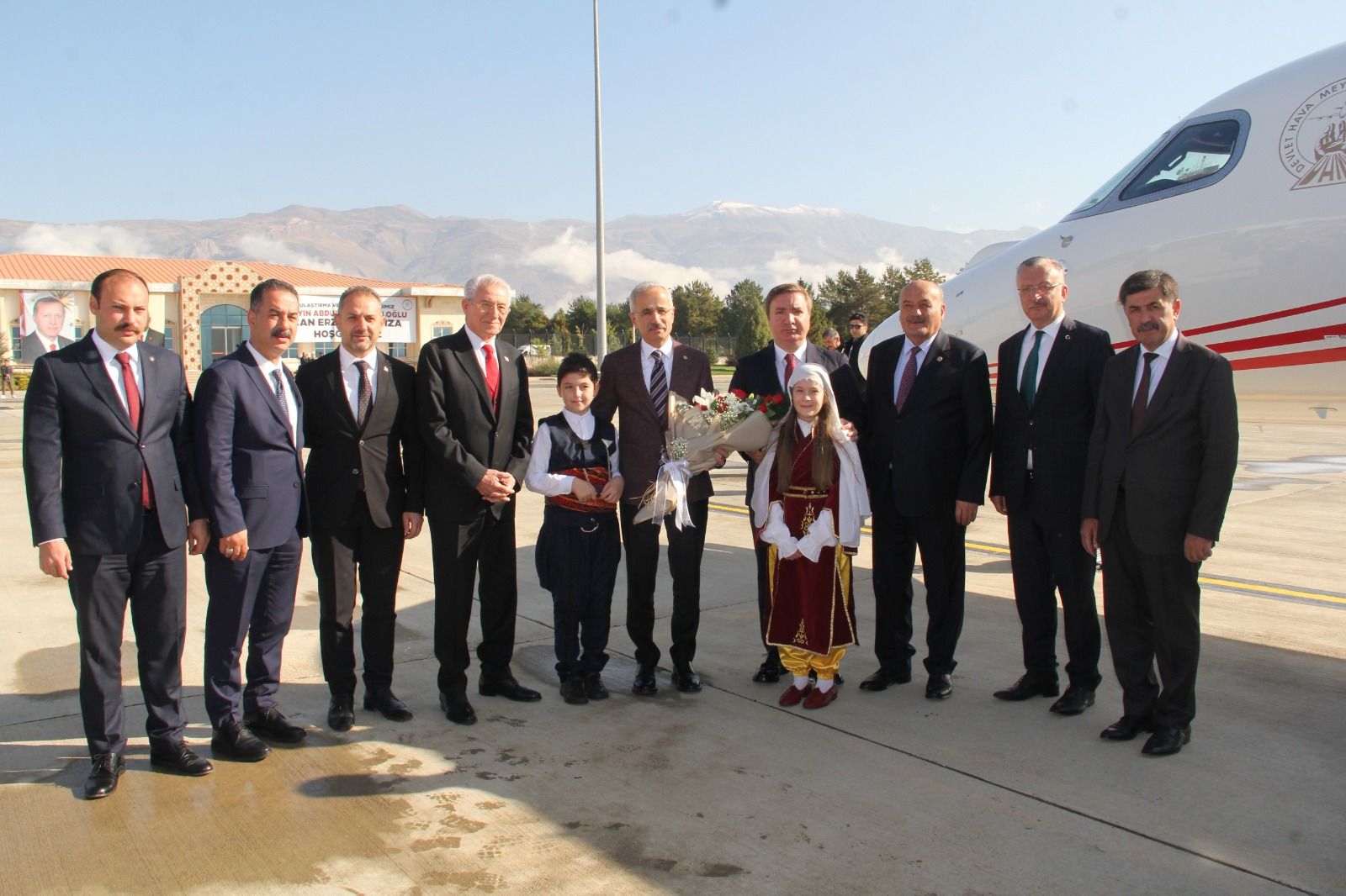 Ulaştırma ve Altyapı Bakanı Abdulkadir Uraloğlu bir dizi programa katılmak